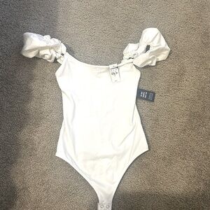 Super cute white  body suit shirt 🤍